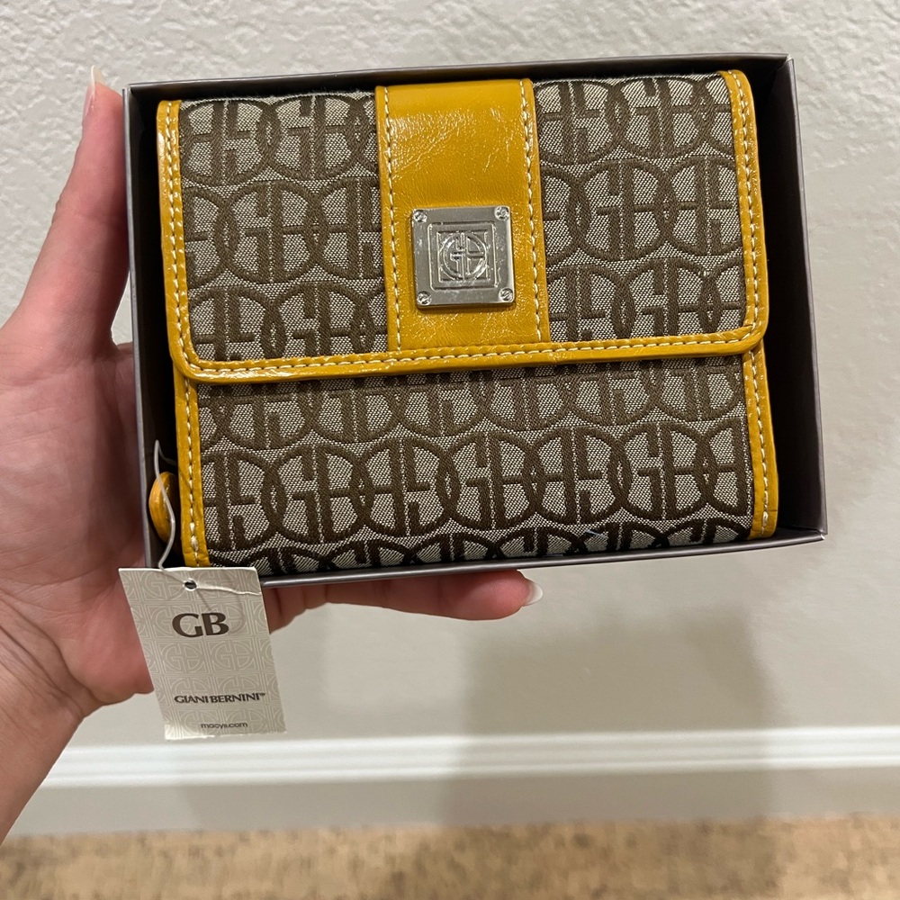 NWT Giani Bernini Canvas Wallet with Yellow Trim